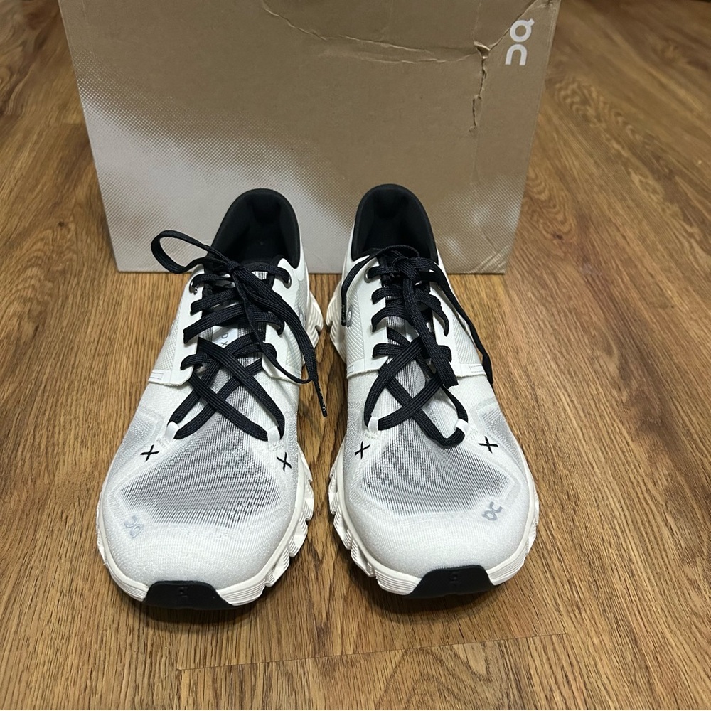 ON CLOUD X white black athletic running training shoes sneakers women’s 8.5 new - Picture 3 of 8